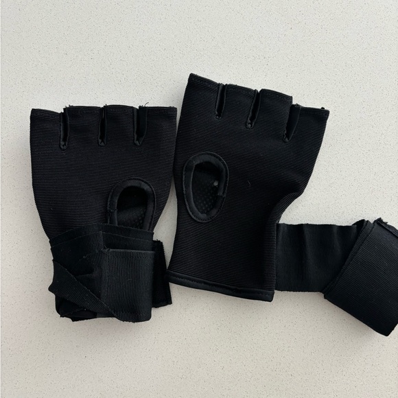 Rumble Gloves - Picture 2 of 3